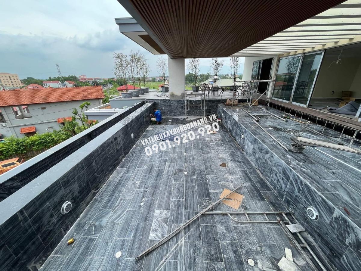 Hồ bơi lát đá sọc dưa tự nhiên