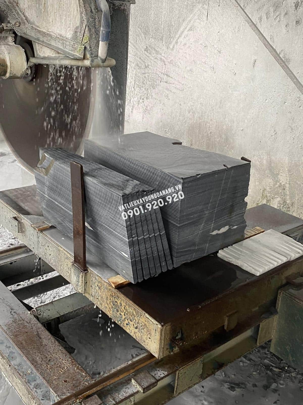 Sản xuất đá sọc dưa lát hồ bơi