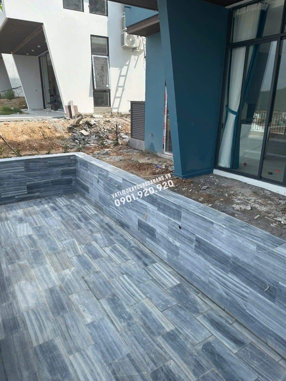 Thi công hoàn thiện hồ bơi đá sọc dưa
