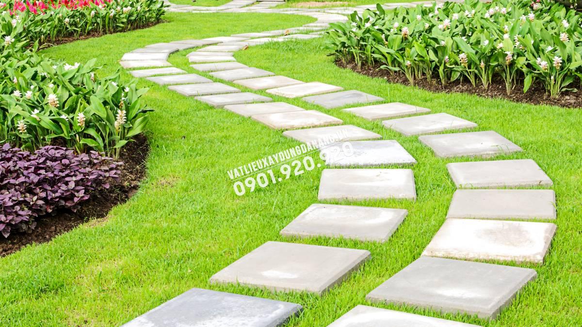 Đá tự nhiên lát đường đi sân vườn kết hợp trồng cỏ