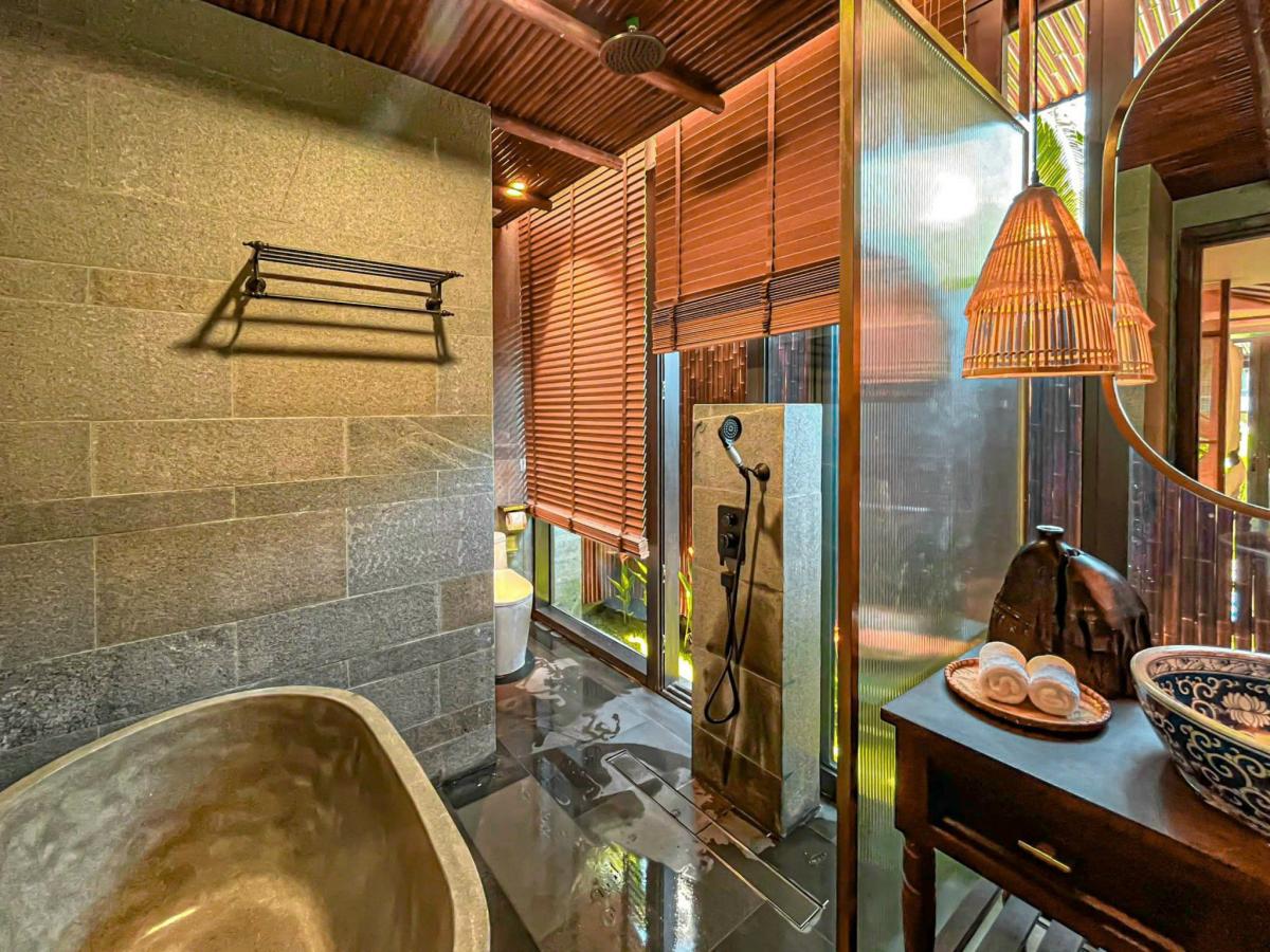 Đá băm mặt ốp tường nhà vệ sinh