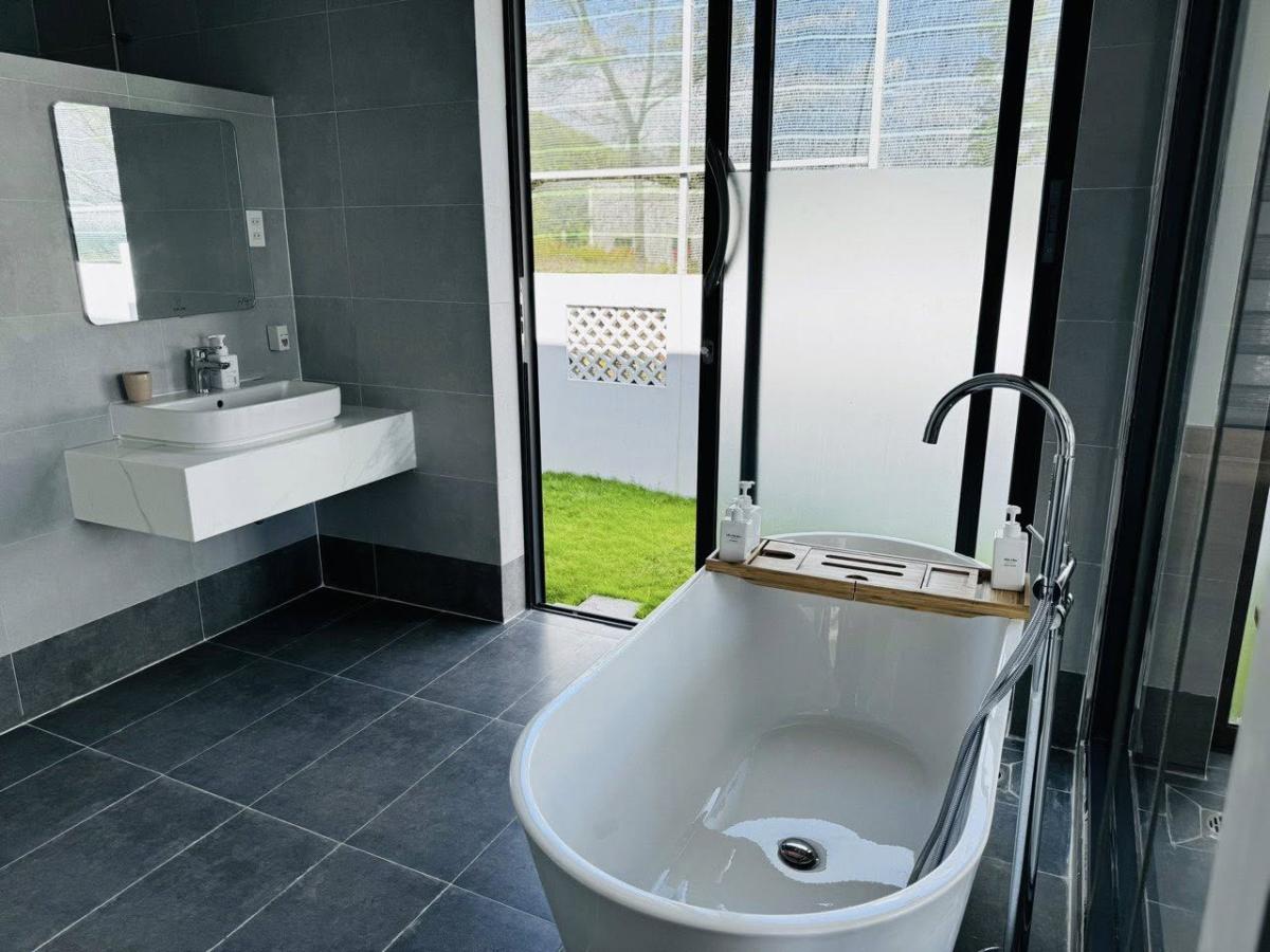 Đá Thanh Hóa ốp tường nhà vệ sinh