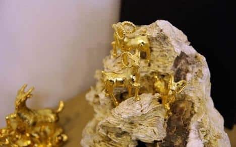 Bài trí biểu tượng con dê cho tết Ất Mùi 2015