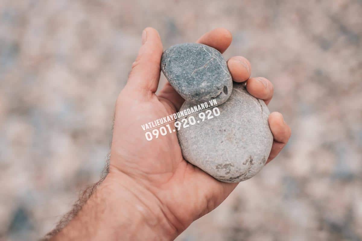 Mẫu đá cuội nhỏ ốp tường tạo điểm nhấn