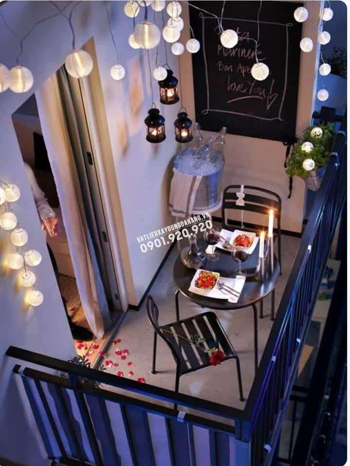 TẬN DỤNG GÓC BAN CÔNG NHỎ HẸP LÀM NƠI THƯ GIÃN LÝ TƯỞNG