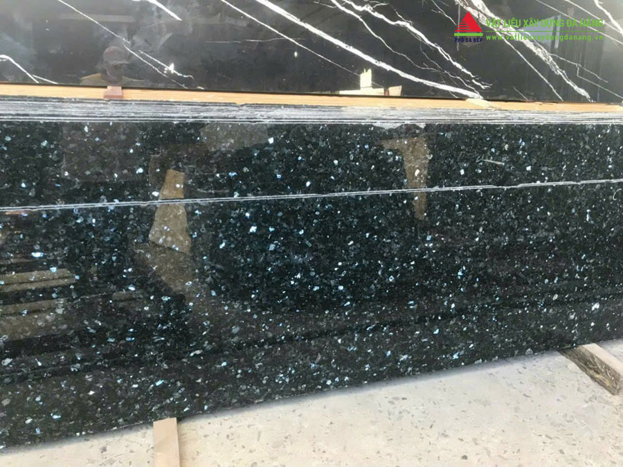 Mẫu đá Granite đen kim sa
