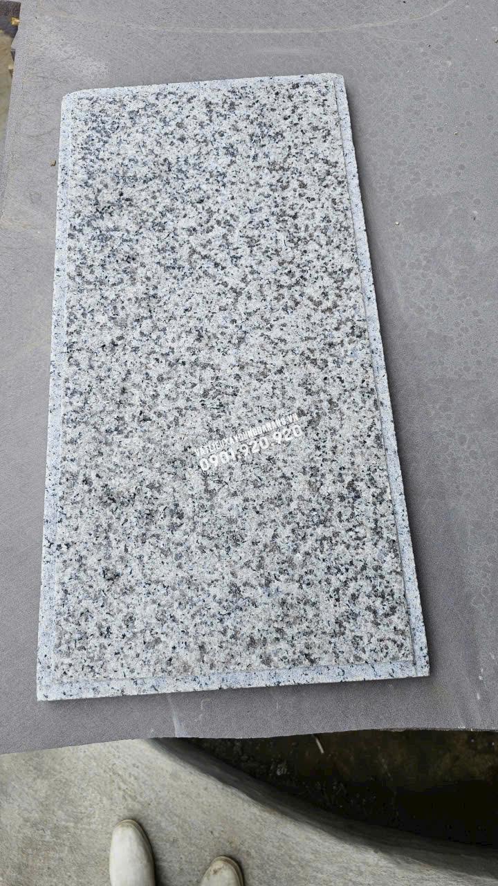 Đá granite trắng muối tiêu băm mặt mài viền độc đáo